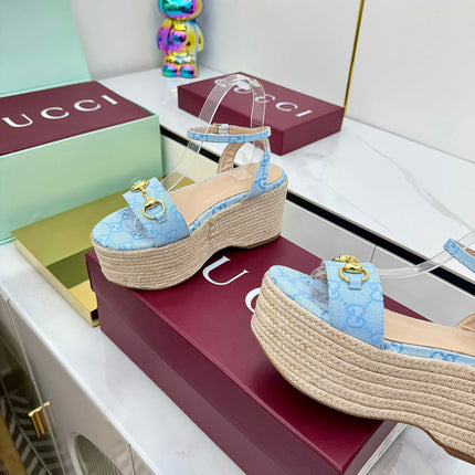 GG HIGH WEDGE SANDALS IN BLUE FABRIC AND RAFFIA WITH GOLD HARDWARE