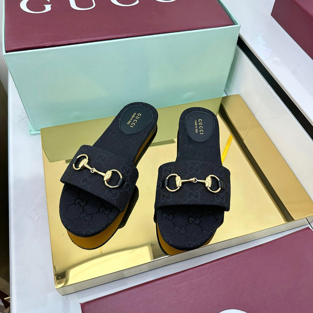 GG SLIDES IN BLACK WITH GOLD HARDWARE