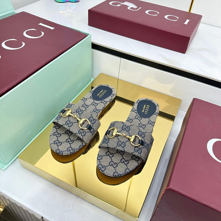 GG SLIDES IN STONE GREY WITH GOLD HARDWARE