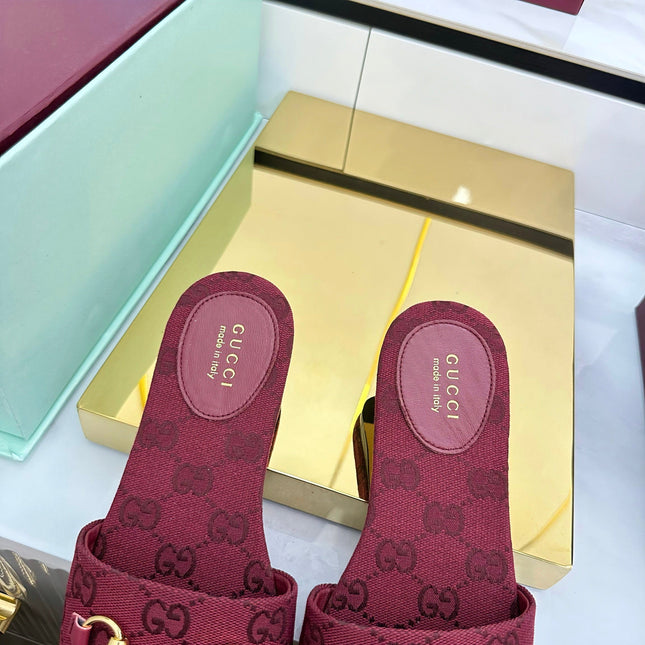 GG SLIDES IN RED WITH GOLD HARDWARE