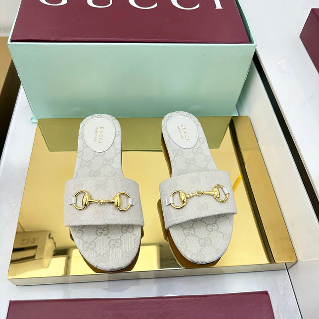 GG SLIDES IN IVORY WITH GOLD HARDWARE