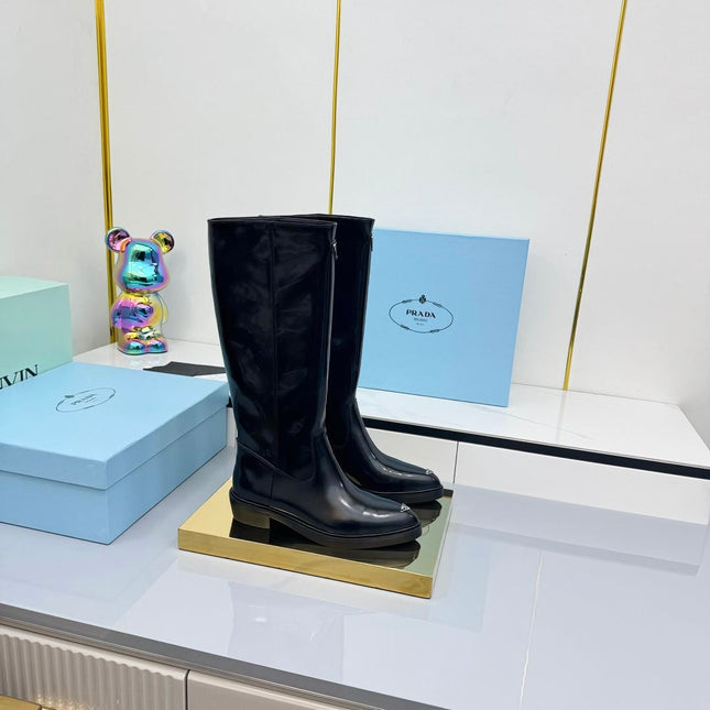 PRADA 25S POINTED TALL BOOTS 50MM IN BLACK GLOSSY CALFSKIN WITH LOGO