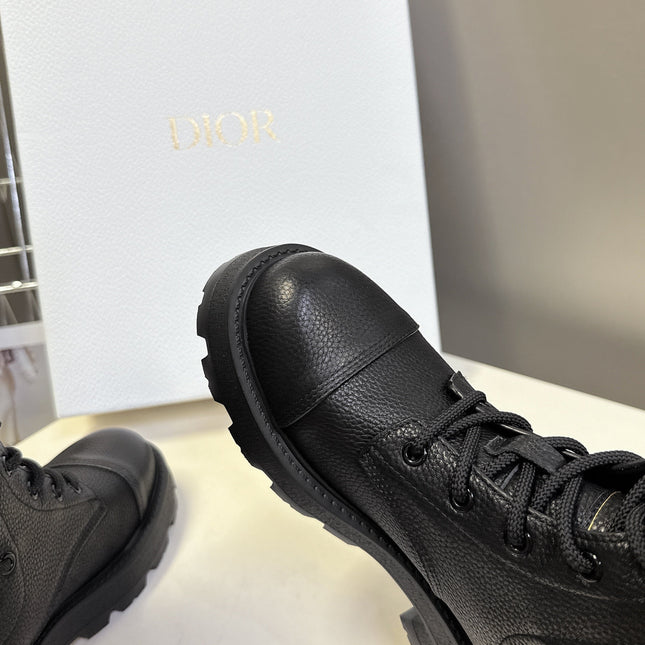 DIOR 25S D-ROAD BOOT IN BLACK GRAINED CALFSKIN