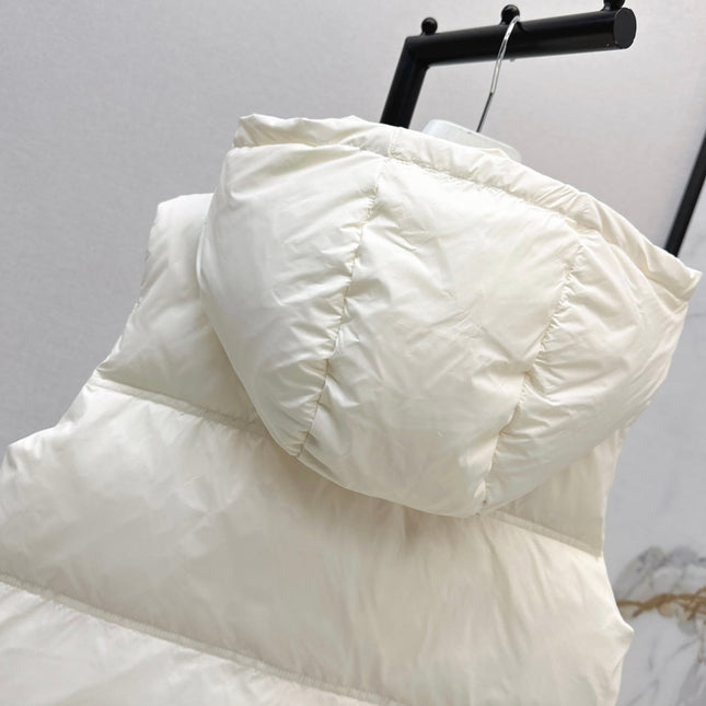 MONCLER 25S JACKET IN WHITE 307425