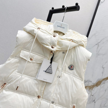 MONCLER 25S JACKET IN WHITE 307425