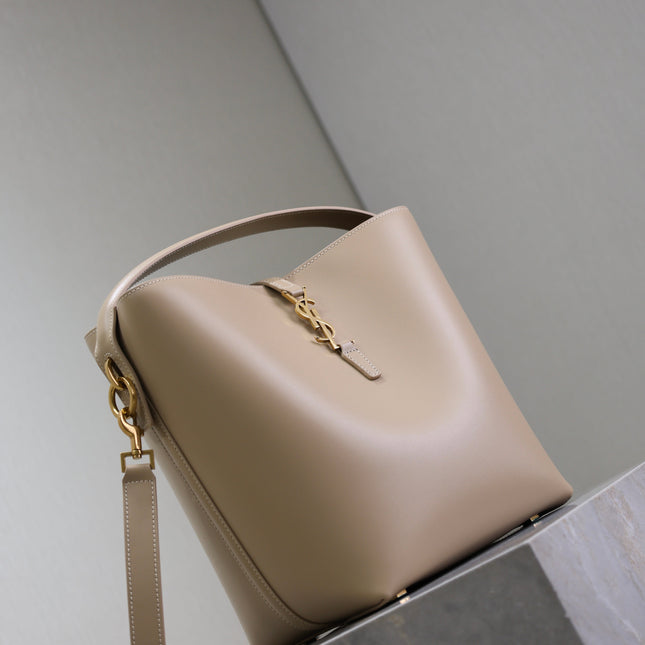 YSL 25S LE 5 À 7 BUCKET 26 IN NUDE CALFSKIN GOLD HARDWRE