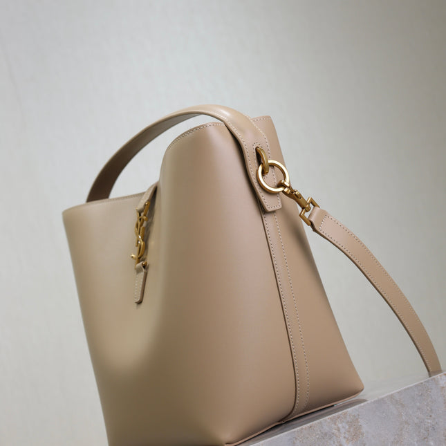 YSL 25S LE 5 À 7 BUCKET 26 IN NUDE CALFSKIN GOLD HARDWRE