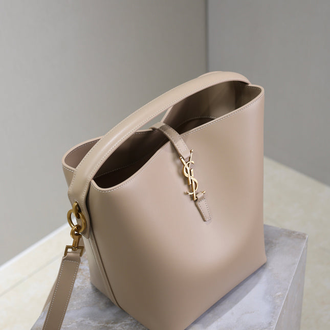 YSL 25S LE 5 À 7 BUCKET 26 IN NUDE CALFSKIN GOLD HARDWRE