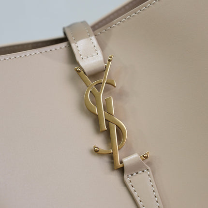 YSL 25S LE 5 À 7 BUCKET 26 IN NUDE CALFSKIN GOLD HARDWRE