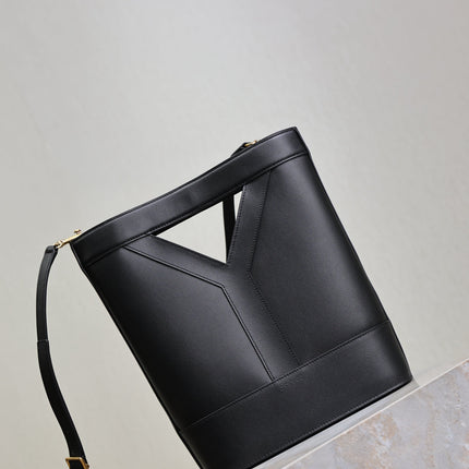 YSL 25S Y SMALL BUCKET 29 IN BLACK CALFSKIN GOLD HARDWRE