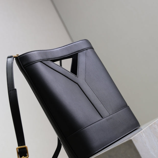 YSL 25S Y SMALL BUCKET 29 IN BLACK CALFSKIN GOLD HARDWRE