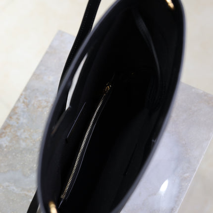 YSL 25S Y SMALL BUCKET 29 IN BLACK CALFSKIN GOLD HARDWRE