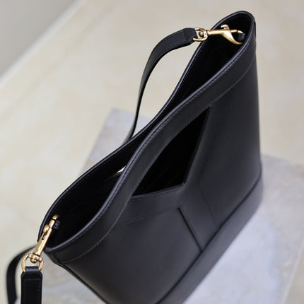 YSL 25S Y SMALL BUCKET 29 IN BLACK CALFSKIN GOLD HARDWRE