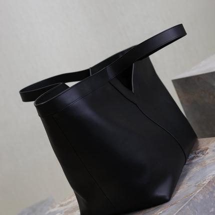YSL 25S Y TOTE 50 IN BLACK CALFSKIN GOLD HARDWRE
