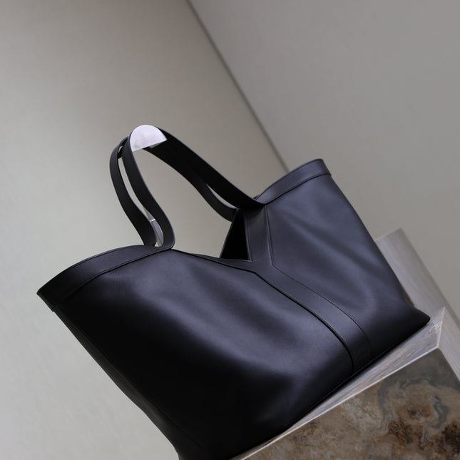 YSL 25S Y TOTE 50 IN BLACK CALFSKIN GOLD HARDWRE