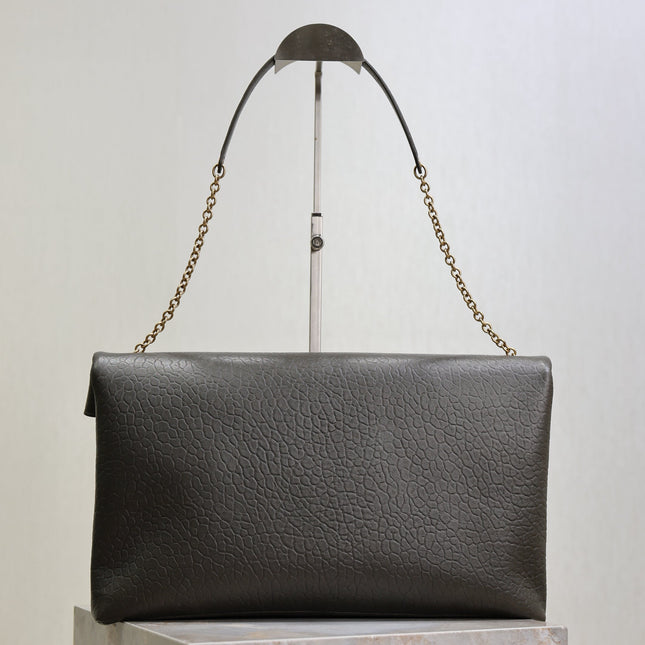 YSL 25S CASSANDRE ENVELOPE MESSENGER 35 IN LIGHT MUSK LAMBSKIN GOLD HARDWRE