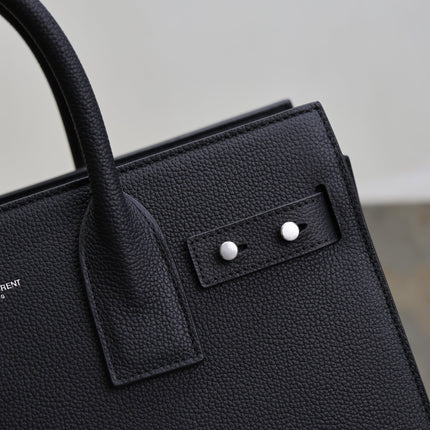YSL 25S SAC DE JOUR GM 32 IN BLACK GRAINED CALFSKIN SILVER HARDWRE