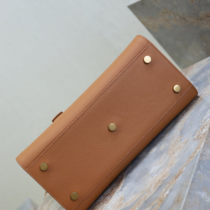 YSL 25S SAC DE JOUR GM 32 IN CHESTNUT BROWN SUPPLE GRAINED CALFSKIN