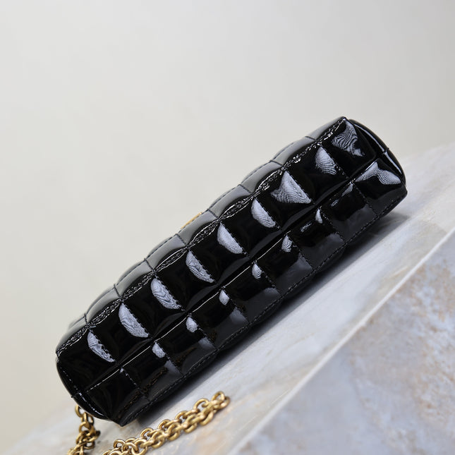 YSL 25S CASSANDRE MATELASSÉ CARRÉ POUCH ON CHAIN 18 IN BLACK SHINY CALFSKIN