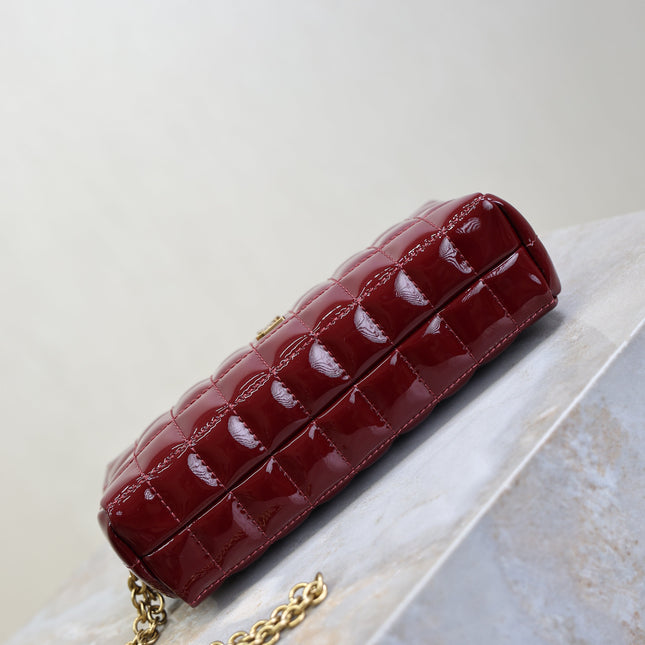 YSL 25S CASSANDRE MATELASSÉ CARRÉ POUCH ON CHAIN 18 IN DARK RED WINE SHINY CALFSKIN