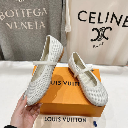 ROMY FLAT BALLERINA IN WHITE LAMBSKIN EMBELLISHED SILVER-TONED STUDS