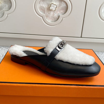HM 25S CATENA MULE IN BEIGE SHEARLING AND BLACK LAMBSKIN WITH SILVER HARDWARE