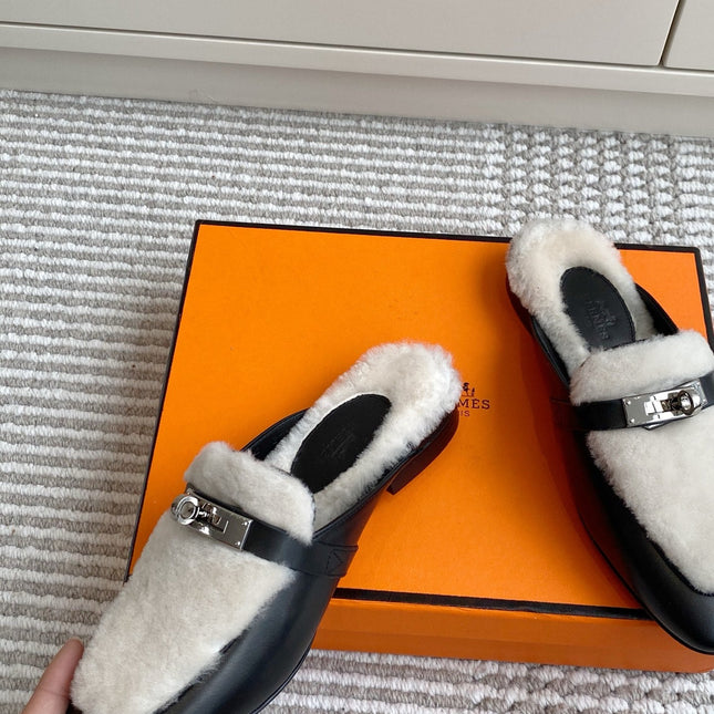 HM 25S CATENA MULE IN BEIGE SHEARLING AND BLACK LAMBSKIN WITH SILVER HARDWARE