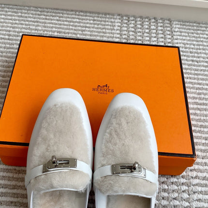 HM 25S CATENA MULE IN BEIGE SHEARLING AND WHITE LAMBSKIN WITH SILVER HARDWARE