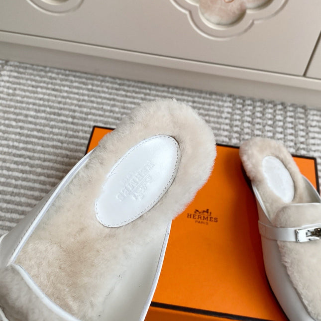 HM 25S CATENA MULE IN BEIGE SHEARLING AND WHITE LAMBSKIN WITH SILVER HARDWARE