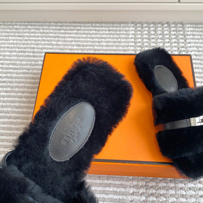 HM 25S GIULIA SANDAL IN BLACK SHEARLING WITH SILVER HARDWARE