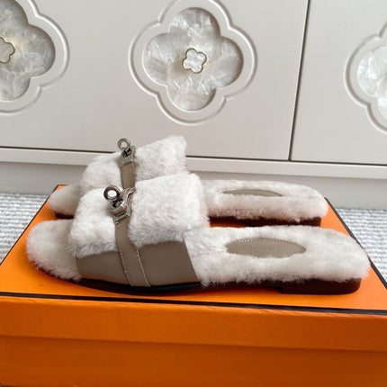 HM 25S GIULIA SANDAL IN PALE BEIGE GRAY SHEARLING WITH SILVER HARDWARE