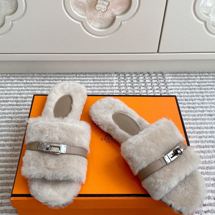 HM 25S GIULIA SANDAL IN PALE BEIGE GRAY SHEARLING WITH SILVER HARDWARE