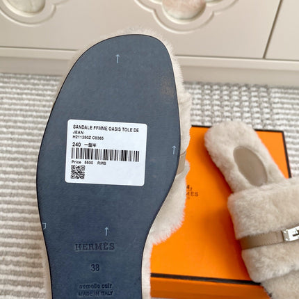 HM 25S GIULIA SANDAL IN PALE BEIGE GRAY SHEARLING WITH SILVER HARDWARE