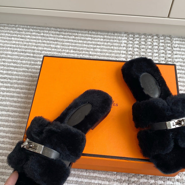 HM 25S ECLAIR SANDAL IN BLACK SHEARLING WITH SILVER HARDWARE