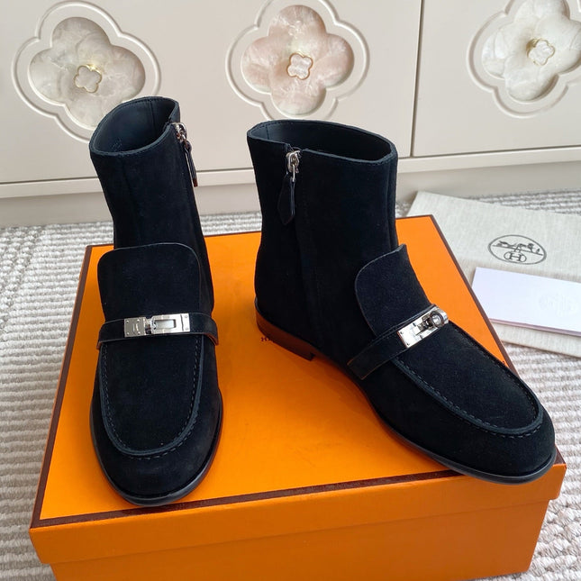 HM 25S KELSY ANKLE BOOT IN BLACK SUEDE WITH SILVER HARDWARE