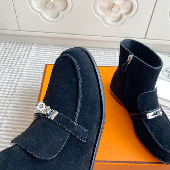 HM 25S KELSY ANKLE BOOT IN BLACK SUEDE WITH SILVER HARDWARE