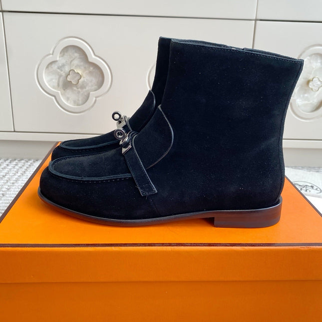 HM 25S KELSY ANKLE BOOT IN BLACK SUEDE WITH SILVER HARDWARE