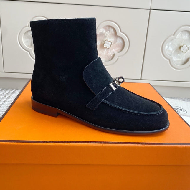 HM 25S KELSY ANKLE BOOT IN BLACK SUEDE WITH SILVER HARDWARE