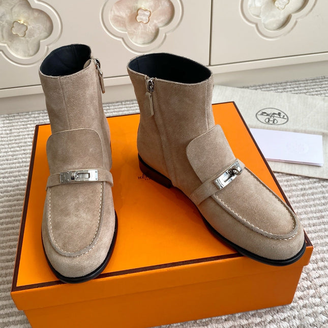 HM 25S KELSY ANKLE BOOT IN EARTHY BROWN-GRAY SUEDE WITH SILVER HARDWARE
