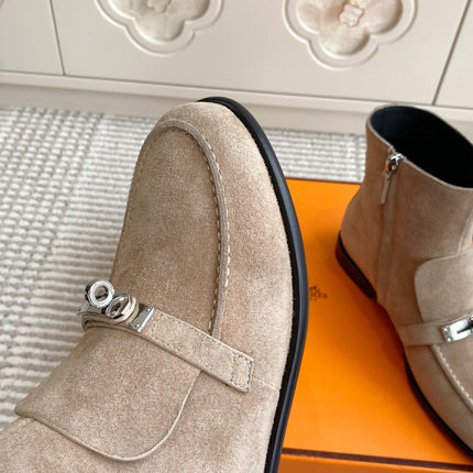 HM 25S KELSY ANKLE BOOT IN EARTHY BROWN-GRAY SUEDE WITH SILVER HARDWARE