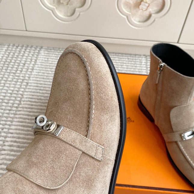 HM 25S KELSY ANKLE BOOT IN EARTHY BROWN-GRAY SUEDE WITH SILVER HARDWARE