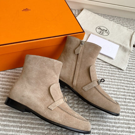 HM 25S KELSY ANKLE BOOT IN EARTHY BROWN-GRAY SUEDE WITH SILVER HARDWARE
