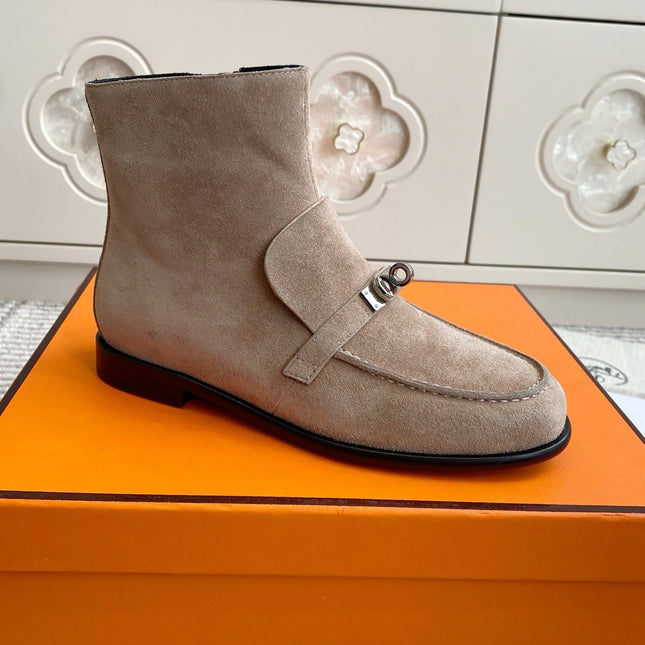 HM 25S KELSY ANKLE BOOT IN EARTHY BROWN-GRAY SUEDE WITH SILVER HARDWARE