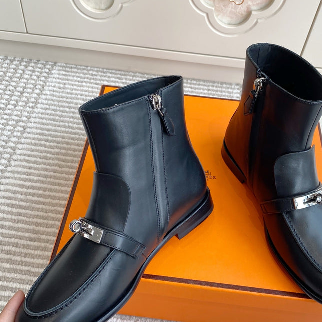 HM 25S KELSY ANKLE BOOT IN BLACK LAMBSKIN WITH SILVER HARDWARE