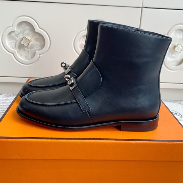 HM 25S KELSY ANKLE BOOT IN BLACK LAMBSKIN WITH SILVER HARDWARE