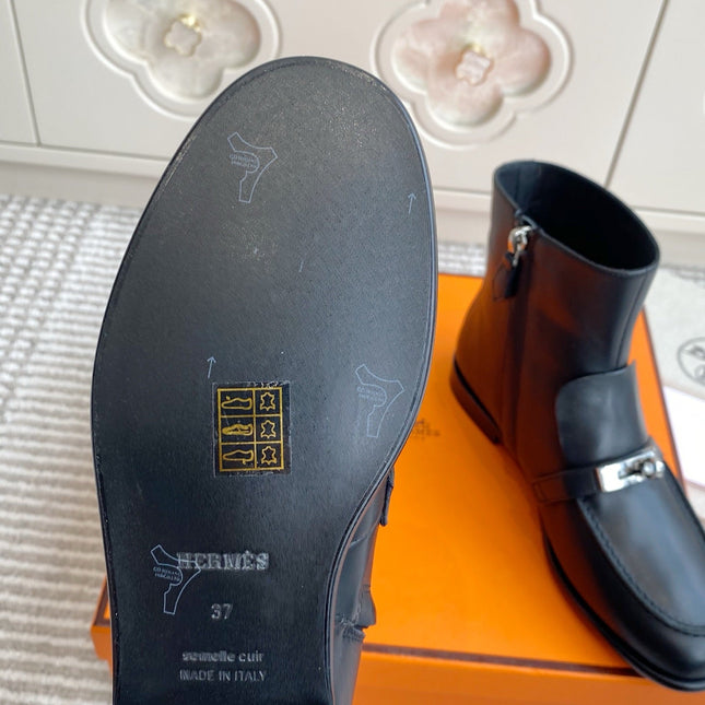 HM 25S KELSY ANKLE BOOT IN BLACK LAMBSKIN WITH SILVER HARDWARE