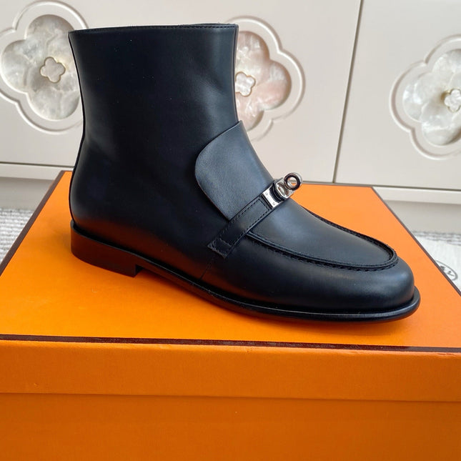HM 25S KELSY ANKLE BOOT IN BLACK LAMBSKIN WITH SILVER HARDWARE