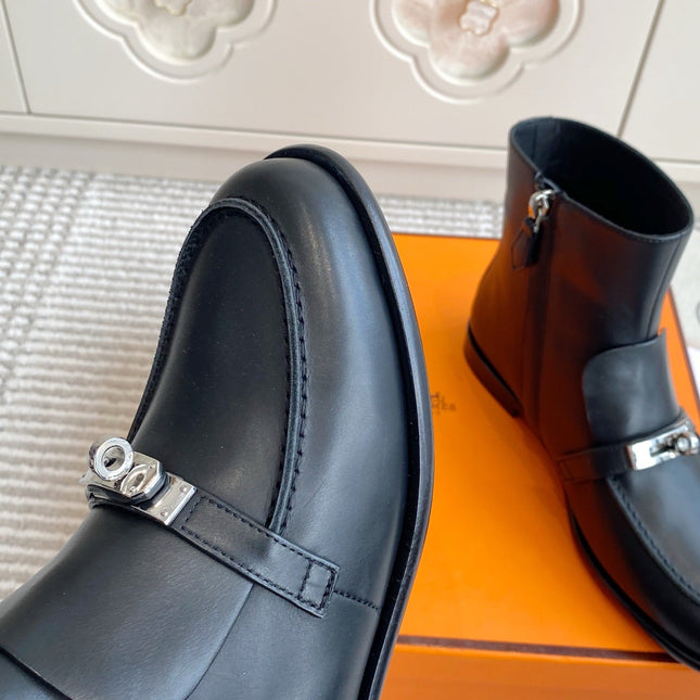 HM 25S KELSY ANKLE BOOT IN BLACK LAMBSKIN WITH SILVER HARDWARE