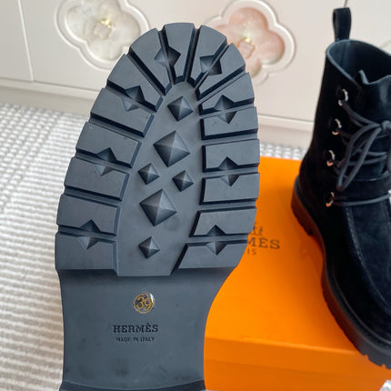 HM 25S ANKLE BOOTS IN BLACK SUEDE