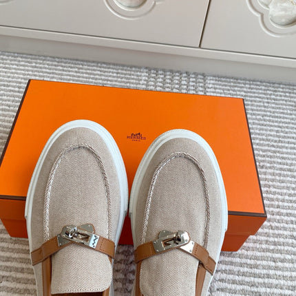 HM 25S SLIP-ON IN LIGHT BEIGE CANVAS AND BROWN LAMBSKIN WITH SILVER HARDWARE